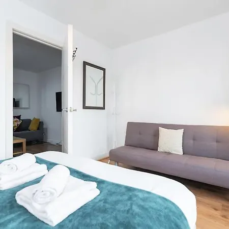 Historic Central 3 Bed Lejlighed