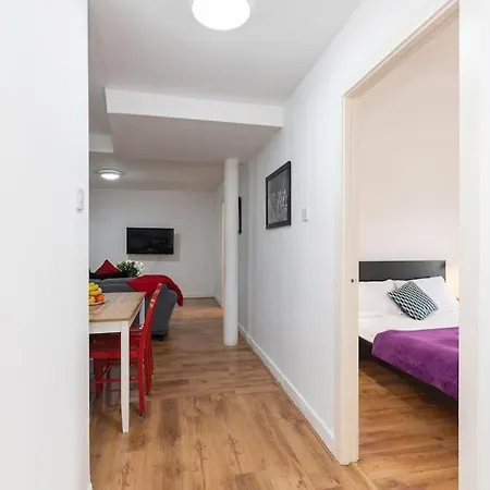 Historic Central 3 Bed Lejlighed *