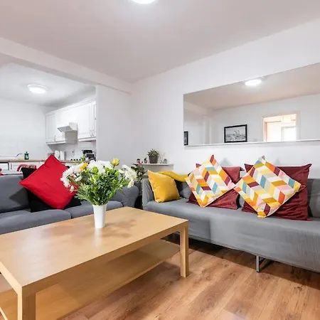 דירה Historic Central 3 Bed