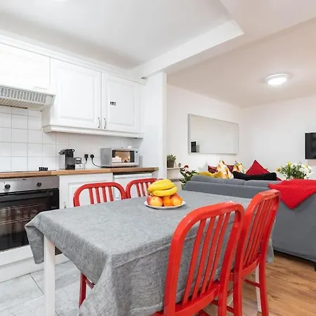 아파트 Historic Central 3 Bed *